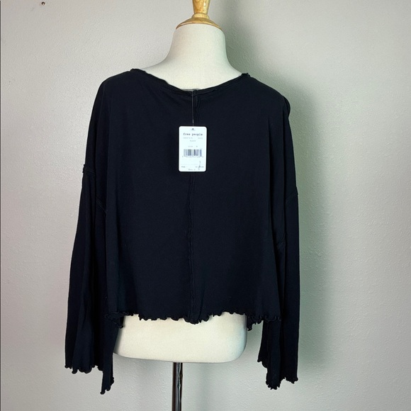 New FREE PEOPLE WE THE FREE Black Medium Long Bell Sleeve Lettuce Hem Crop Top‎ - Picture 5 of 11